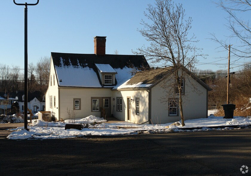 59 E Hill Rd, Canton, CT à louer - Photo de l’immeuble – Image 2 sur 18