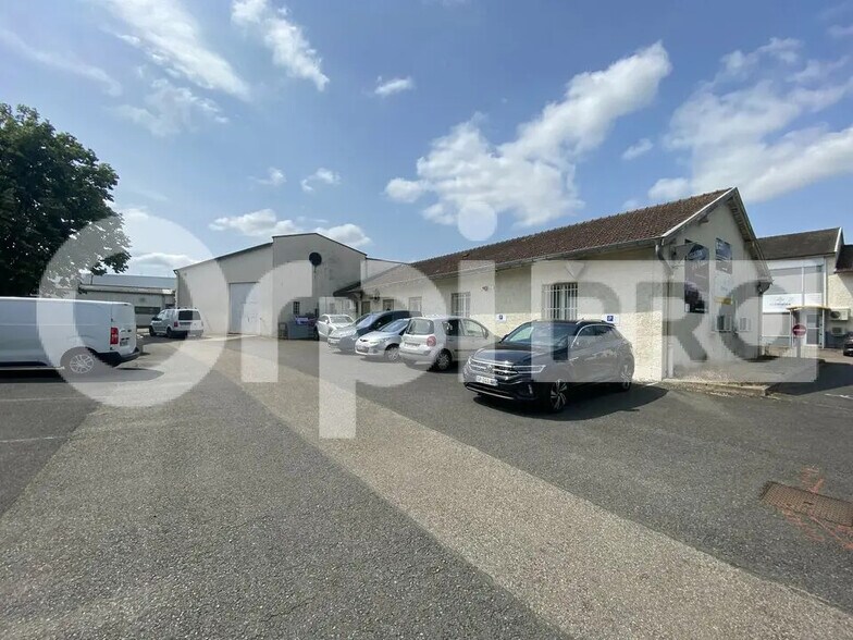 Local commercial dans Saint-Georges-de-Reneins à louer - Photo de l’immeuble – Image 1 sur 11