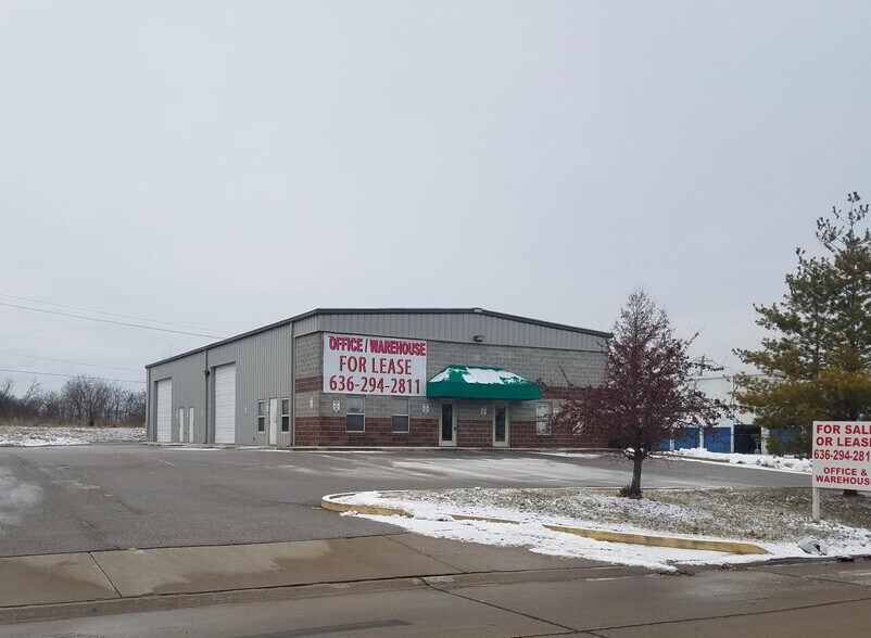 819-821 Midpoint Dr, O'Fallon, MO à vendre - Photo de l’immeuble – Image 2 sur 11
