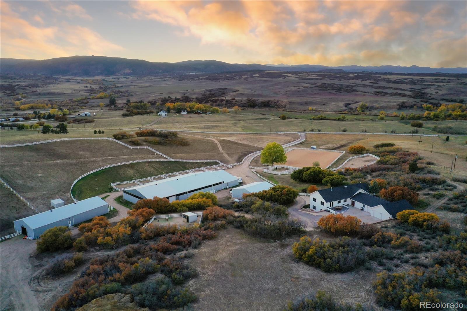 810 N Perry Park Rd, Sedalia, CO à vendre Photo principale– Image 1 sur 13