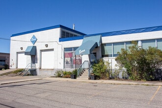 936 42nd Ave SE, Calgary, AB à louer Photo de l’immeuble– Image 2 sur 10