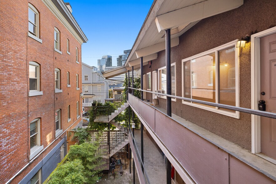 1718 Summit Ave, Seattle, WA à vendre - Photo de l’immeuble – Image 1 sur 12