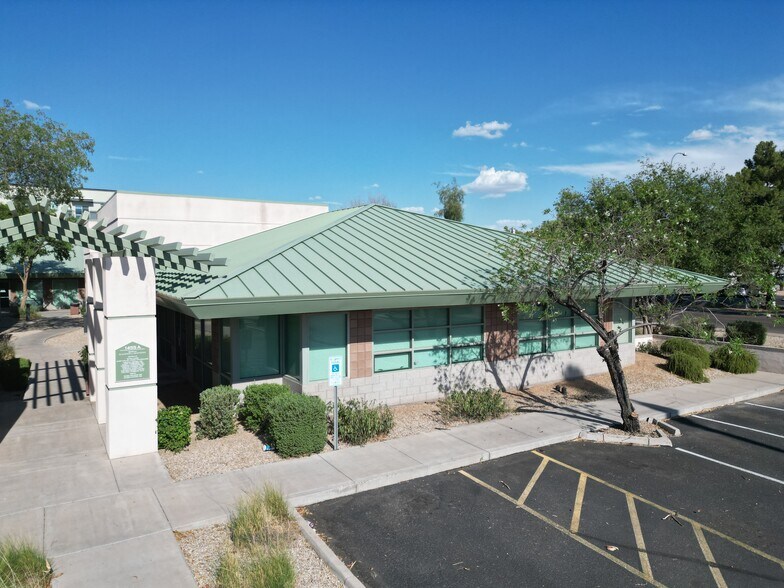 1455 W Chandler Blvd, Chandler, AZ à louer - Photo de l’immeuble – Image 2 sur 11