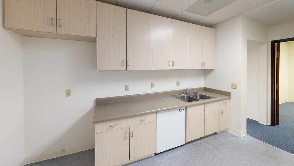 370 Amapola Ave, Torrance, CA à louer - Photo de l’immeuble – Image 3 sur 5