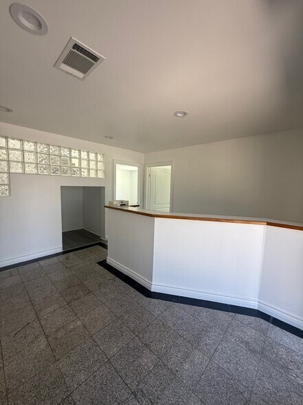 1304 Santa Anita Ave, South El Monte, CA à louer - Hall d’entrée – Image 3 sur 16