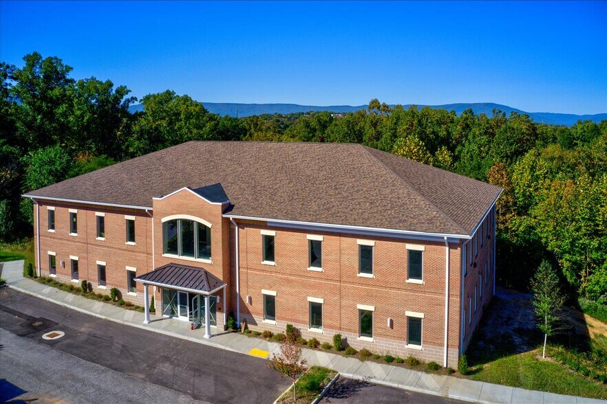 3070 Electric Rd, Roanoke, VA à louer - Photo de l’immeuble – Image 2 sur 8