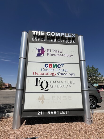 211 Bartlett Dr, El Paso, TX à louer - Photo de l’immeuble – Image 3 sur 6