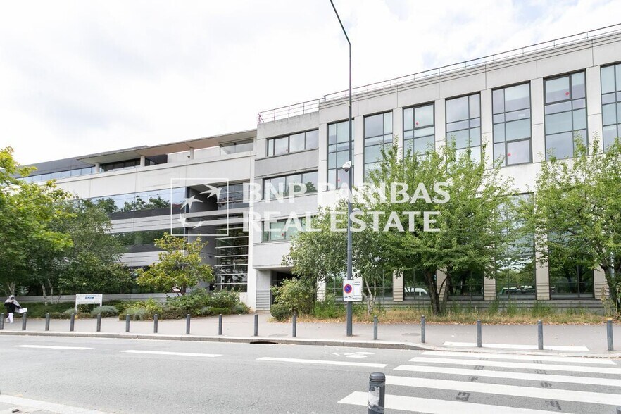 Bureau dans Saint-Denis à vendre - Photo de l’immeuble – Image 1 sur 11