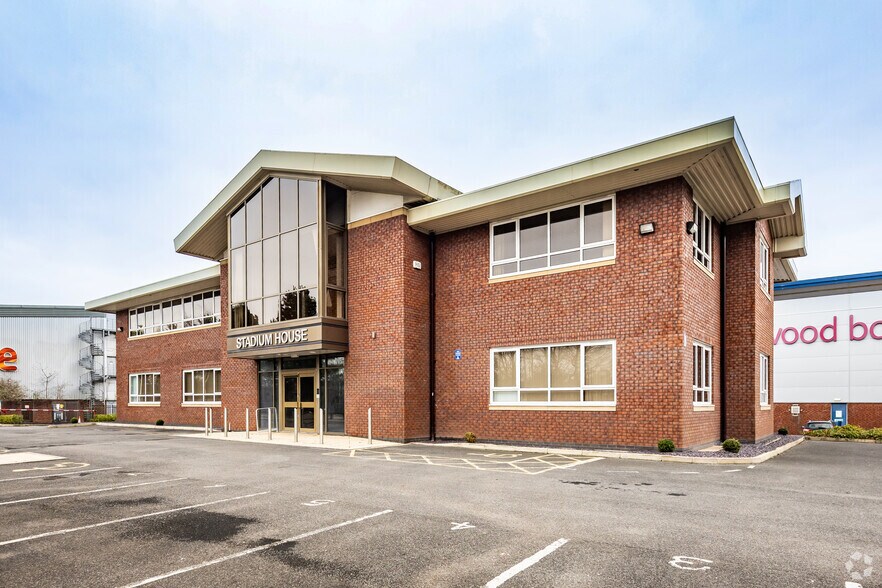 2 Eastgate Appr, Bolton à louer - Photo principale – Image 1 sur 13