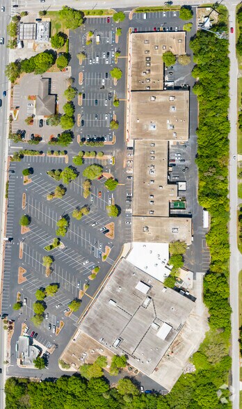 10005-10075 W Hillsborough Ave, Tampa, FL à louer - Photo de l’immeuble – Image 2 sur 9