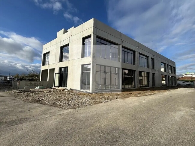 Plus de détails pour 4 Bis Rue De La République, Meyzieu - Local commercial à louer