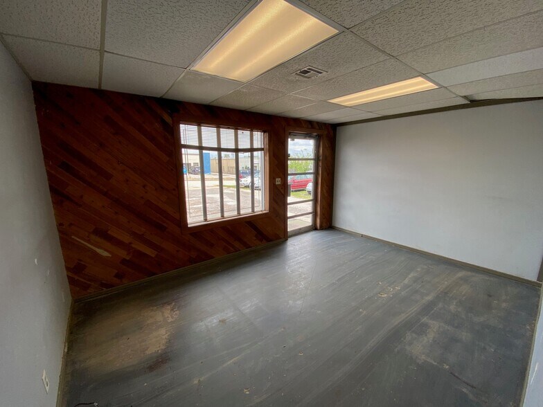 7648 E 46th Pl, Tulsa, OK à vendre - Photo de l’immeuble – Image 3 sur 7