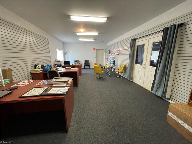 302 S Main St, King, NC à vendre - Photo de l’immeuble – Image 2 sur 16