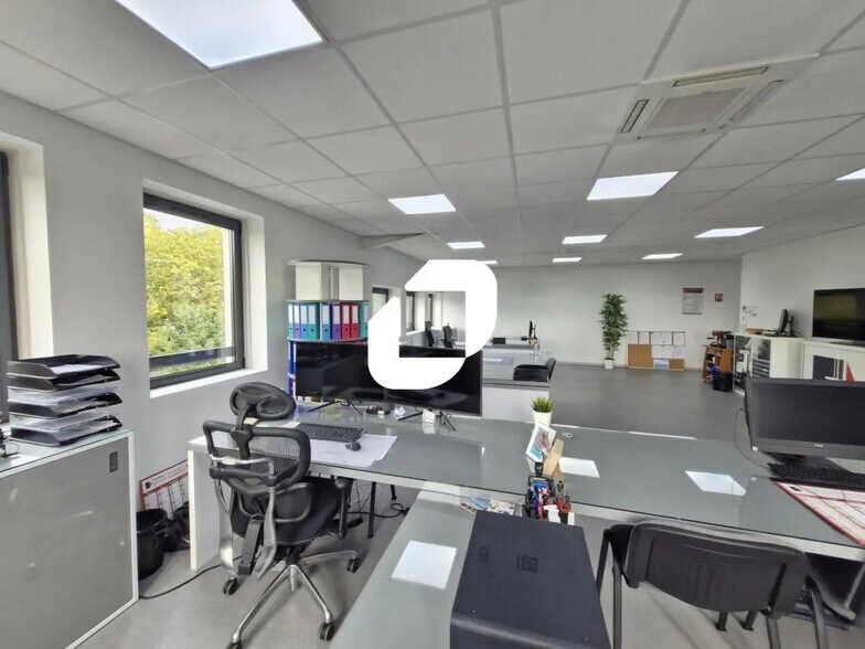 Bureau dans Bussy-Saint-Georges à louer - Photo de l’immeuble – Image 3 sur 7