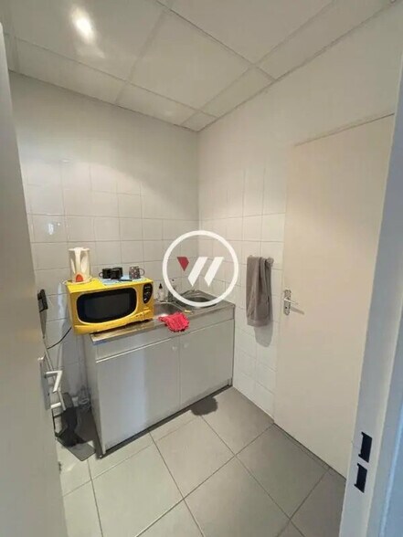 Bureau dans Gardanne à louer - Photo de l’immeuble – Image 2 sur 9