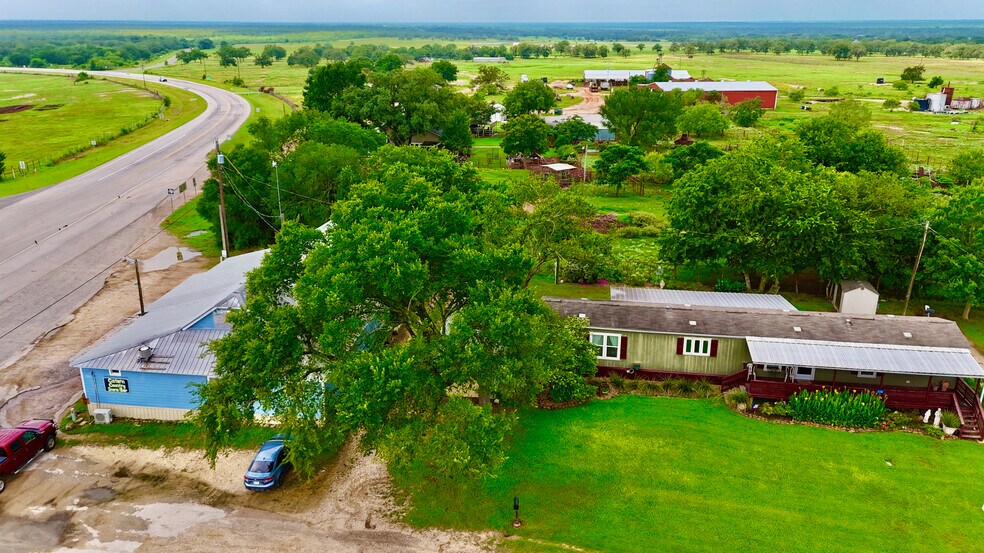12604 N State Highway 95, Flatonia, TX à vendre - Photo de l’immeuble – Image 2 sur 42
