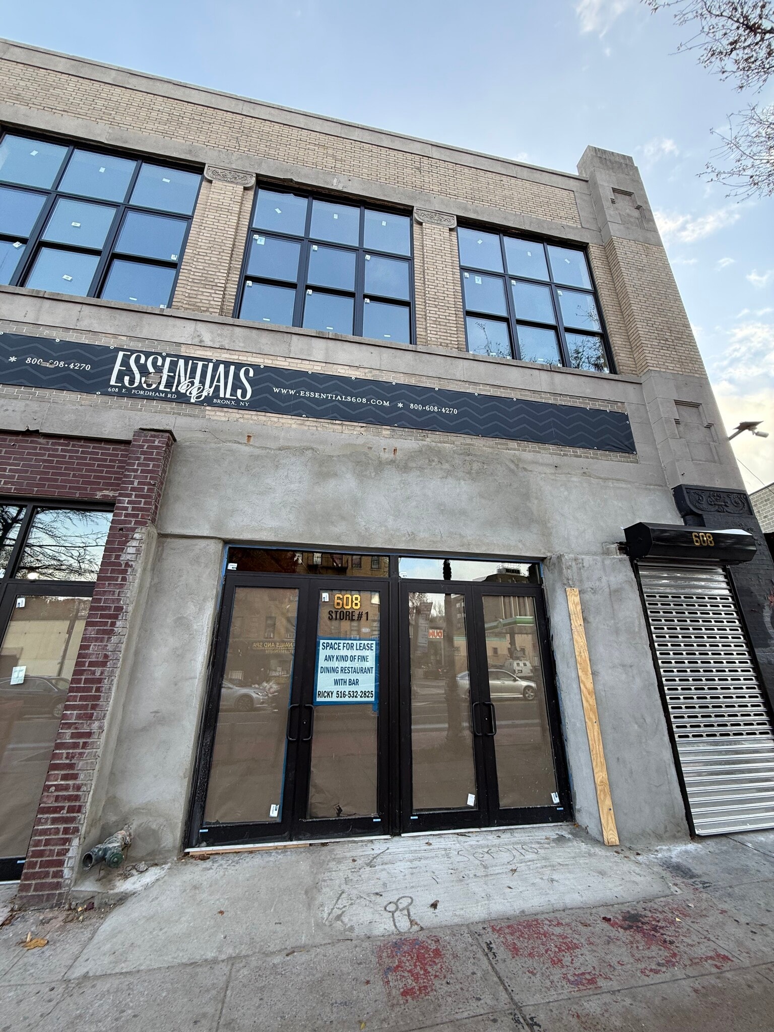 608 E Fordham Rd, Bronx, NY à louer Photo de l’immeuble– Image 1 sur 2