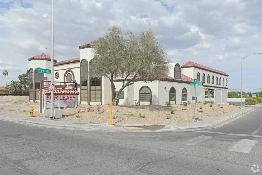 3690 S Eastern Ave, Las Vegas, NV à vendre - Photo principale – Image 1 sur 13