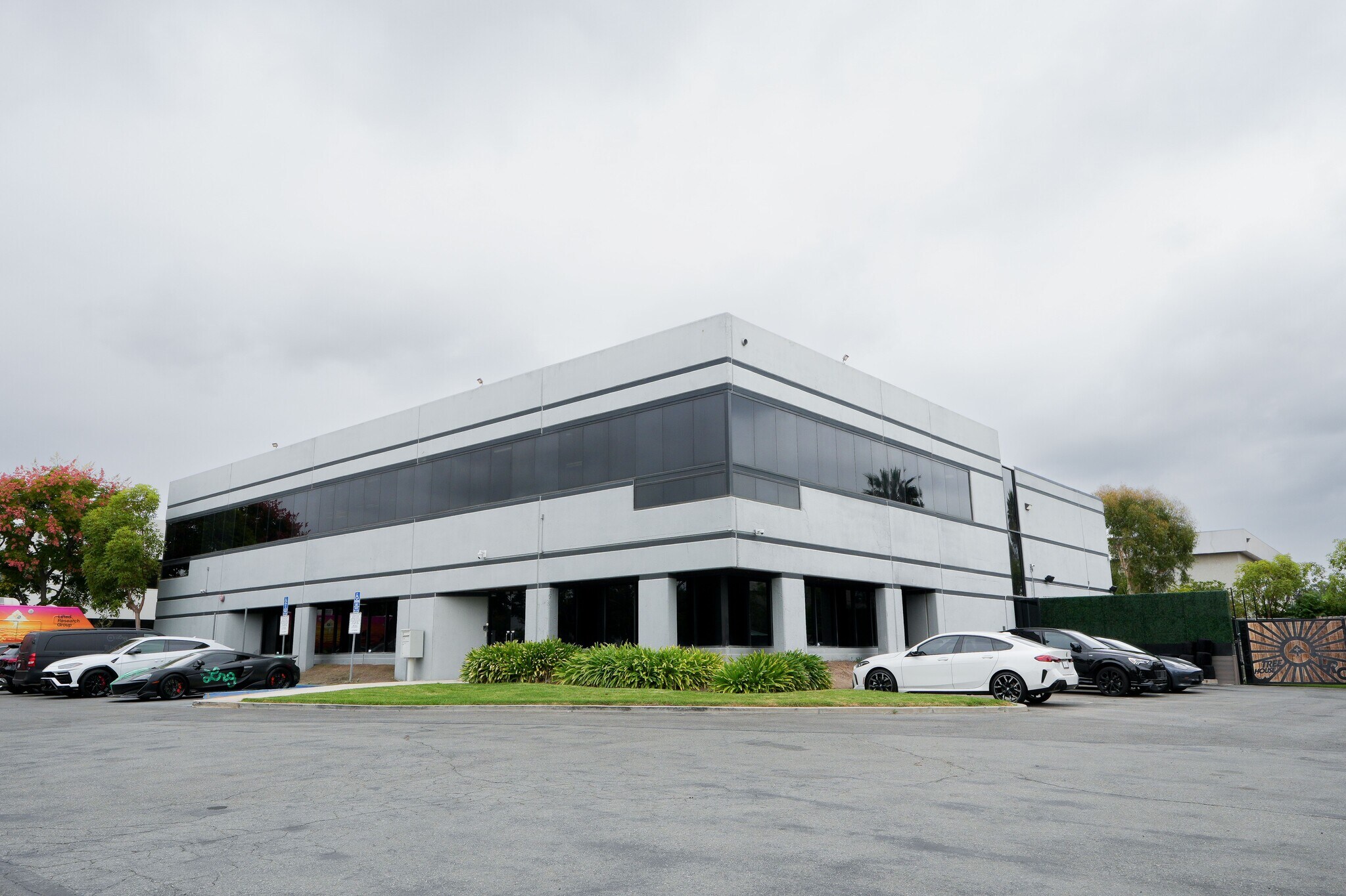 7 Studebaker, Irvine, CA à vendre Photo principale– Image 1 sur 20