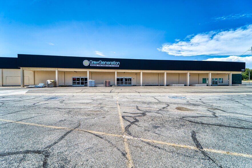 2340 Athens Ave, Redding, CA à louer - Photo de l’immeuble – Image 2 sur 14