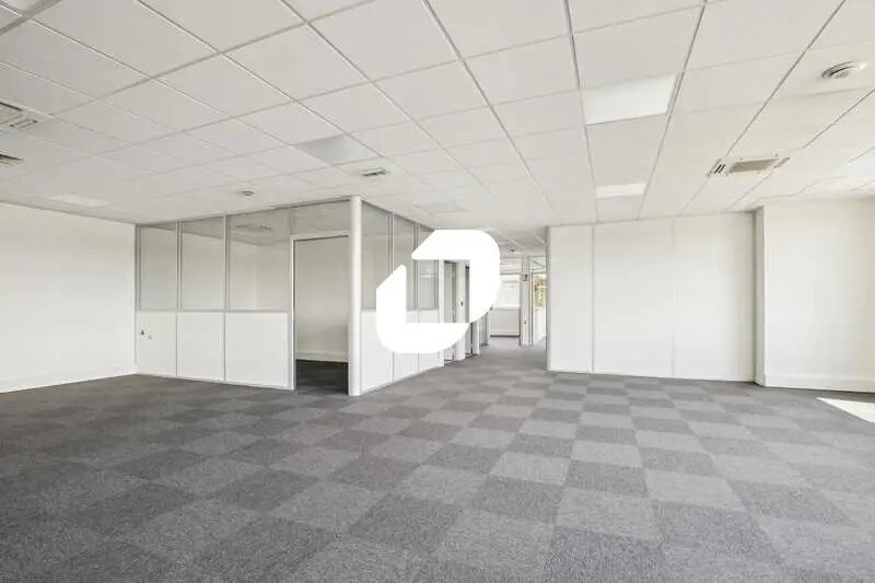 Local d’activités dans La Courneuve à louer - Photo de l’immeuble – Image 3 sur 14