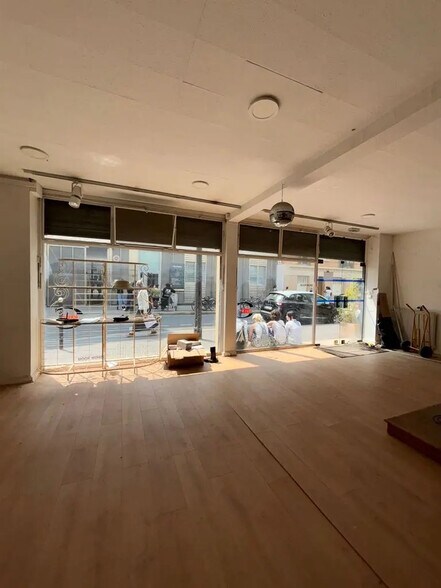 Local commercial dans Paris à louer - Photo de l’immeuble – Image 1 sur 6