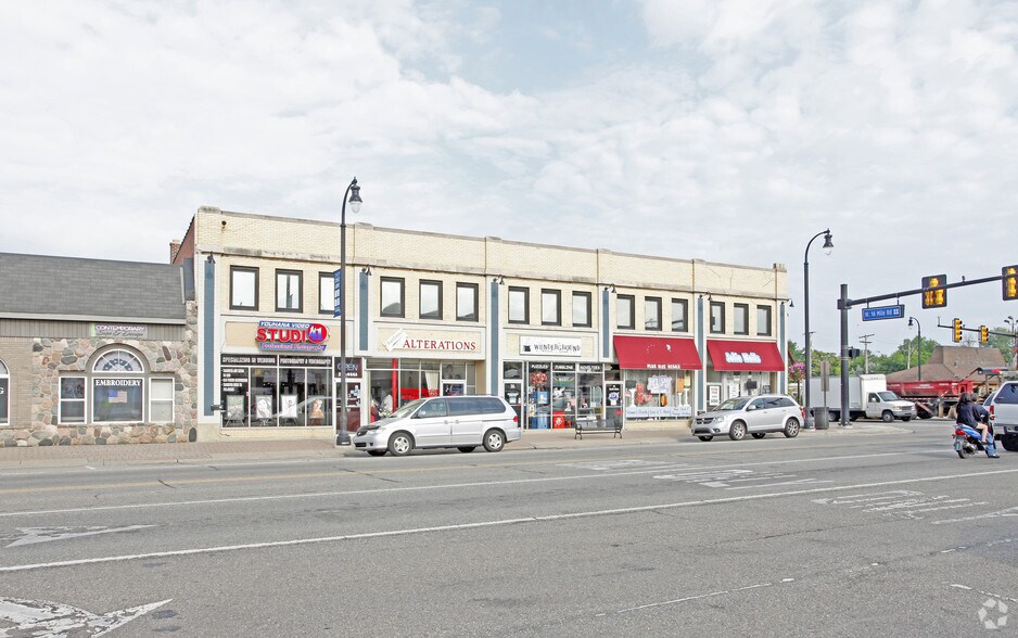 11-25 W 14 Mile Rd, Clawson, MI à louer - Photo de l’immeuble – Image 2 sur 3