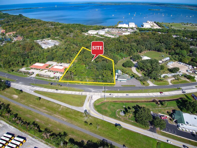 561 N Washington Ave, Titusville, FL à vendre - Photo de l’immeuble – Image 3 sur 22