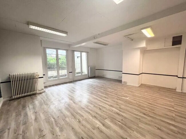 Plus de détails pour Bureau à louer