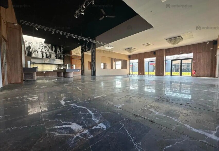 Local commercial dans Bruay-la-Buissière à louer - Photo de l’immeuble – Image 3 sur 5