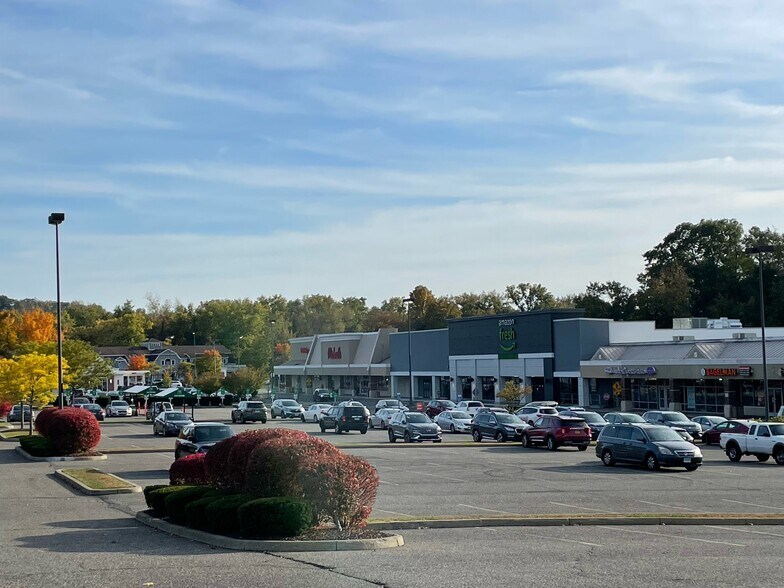 1-14 Candlewood Lake Rd, Brookfield, CT à louer - Photo de l’immeuble – Image 3 sur 6