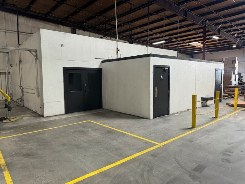 1400 E Victoria Ave, San Bernardino, CA à louer - Photo intérieure – Image 3 sur 11