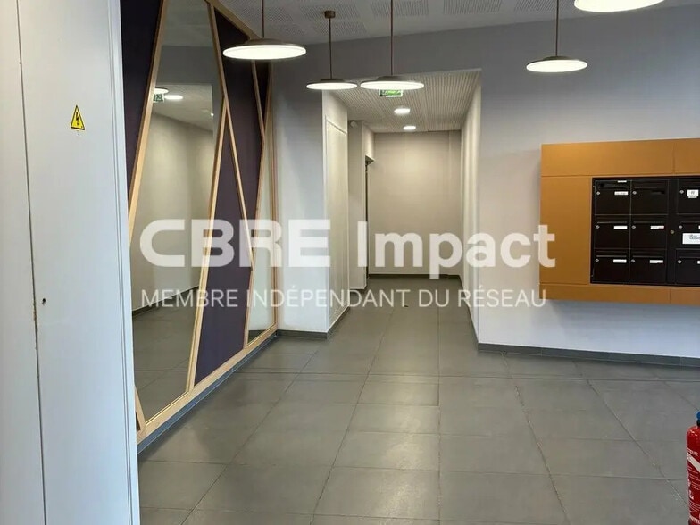 Bureau dans Dijon à louer - Hall d’entrée – Image 3 sur 10