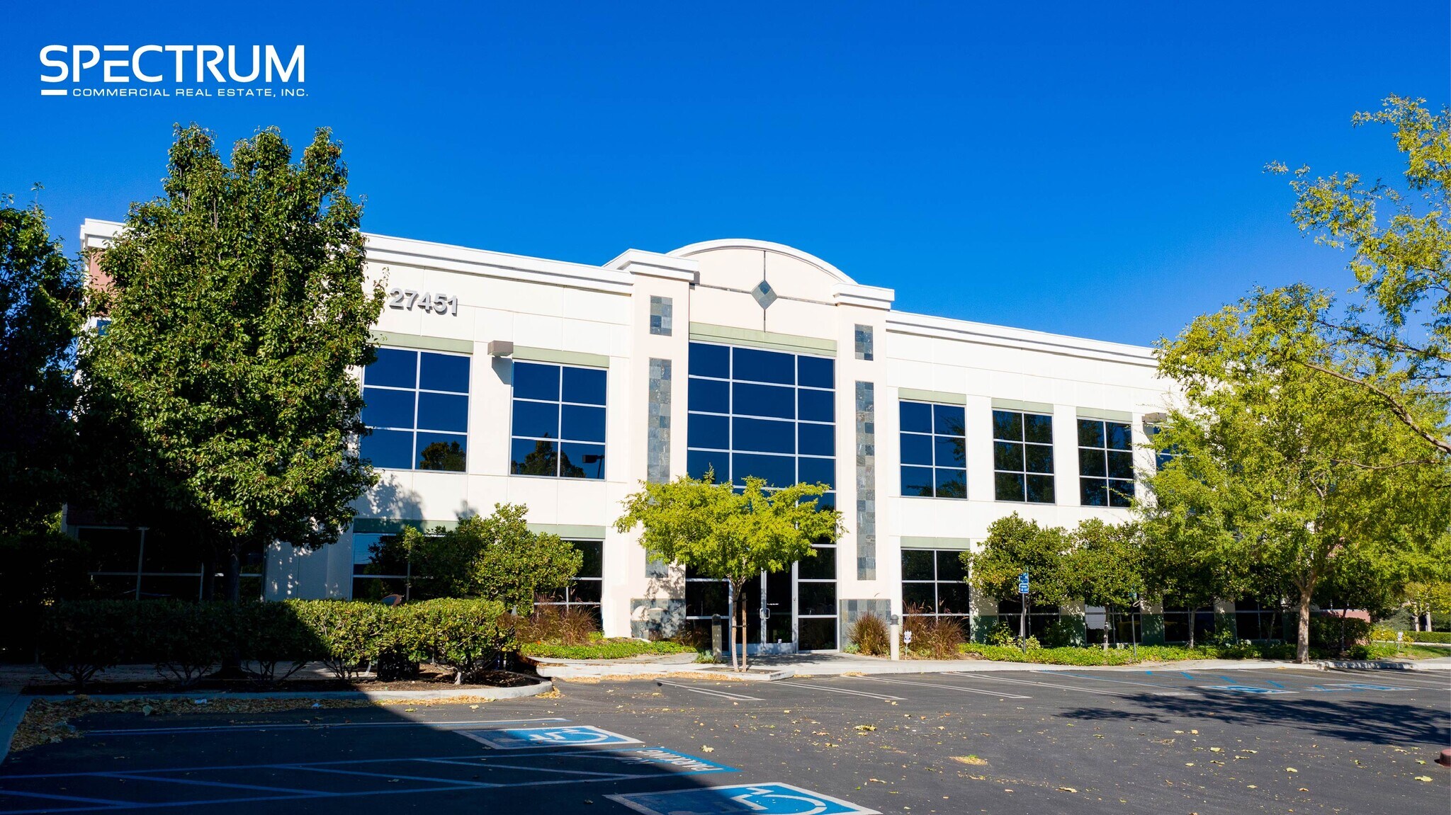 27451 Tourney Rd, Valencia, CA à louer Photo principale– Image 1 sur 12