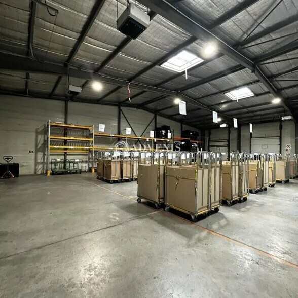 Industriel/Logistique dans  à louer - Photo de l’immeuble – Image 2 sur 7