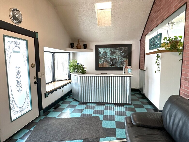 1809 W Colorado Ave, Colorado Springs, CO à vendre - Photo intérieure – Image 2 sur 10