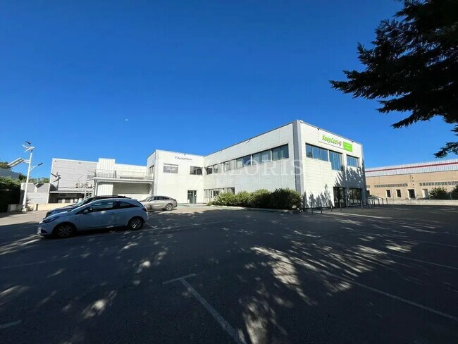 Plus de détails pour Bureau, Local commercial à louer