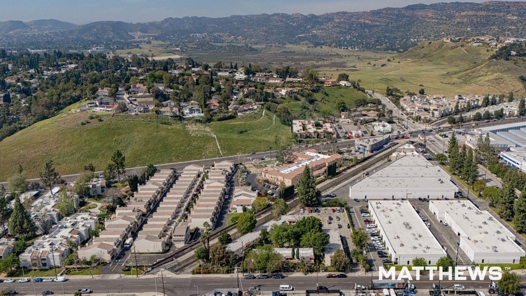 9015 Owensmouth Ave, Canoga Park, CA à vendre Photo principale– Image 1 sur 5