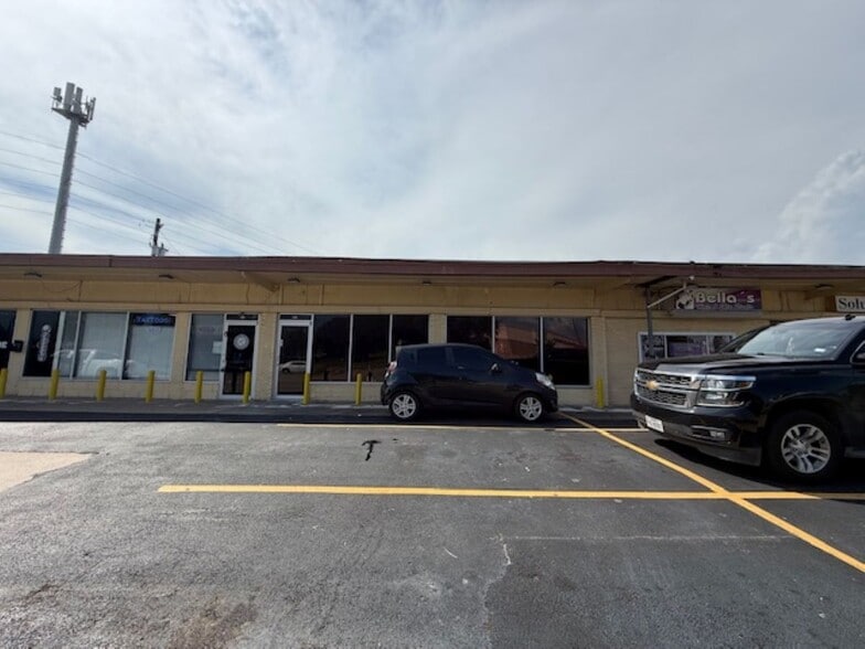 401-415 Edgebrook Dr, Houston, TX à louer - Photo de l’immeuble – Image 3 sur 20