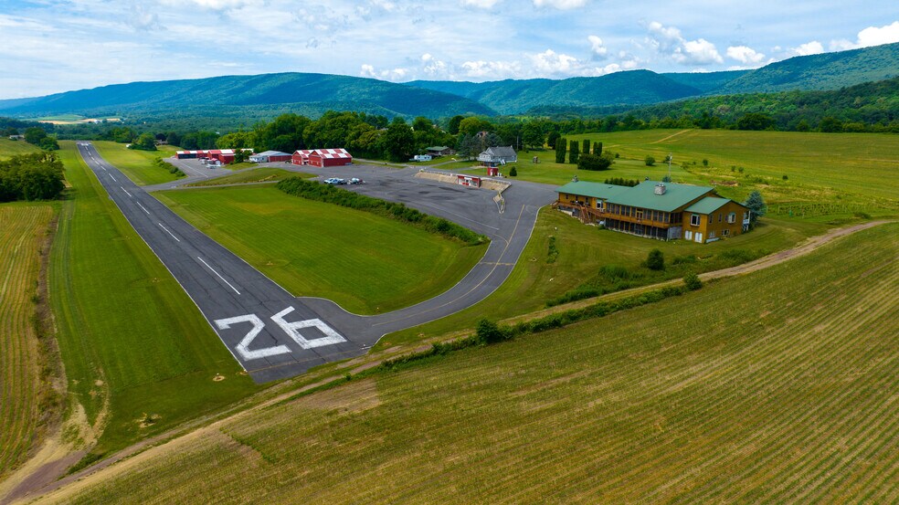 600 Airport Dr, Mifflintown, PA à vendre - Photo de l’immeuble – Image 2 sur 65