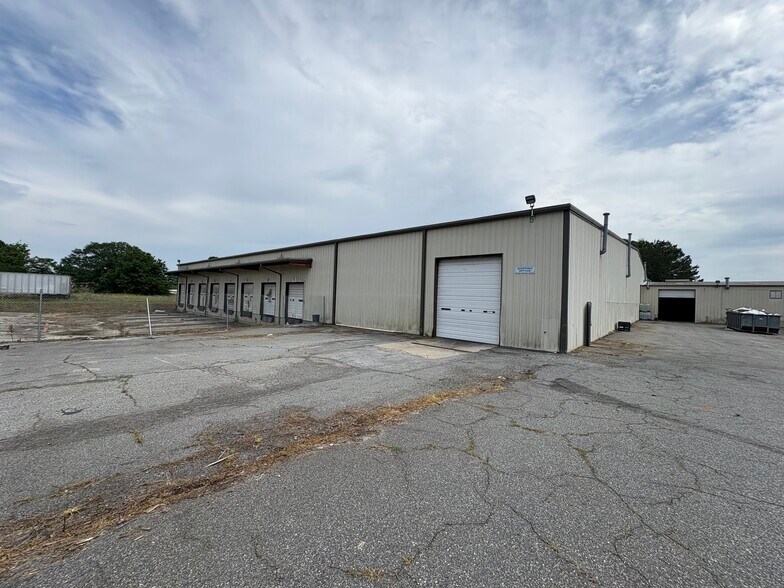 12 Nesbitt Dr, Inman, SC à louer - Photo de l’immeuble – Image 3 sur 9