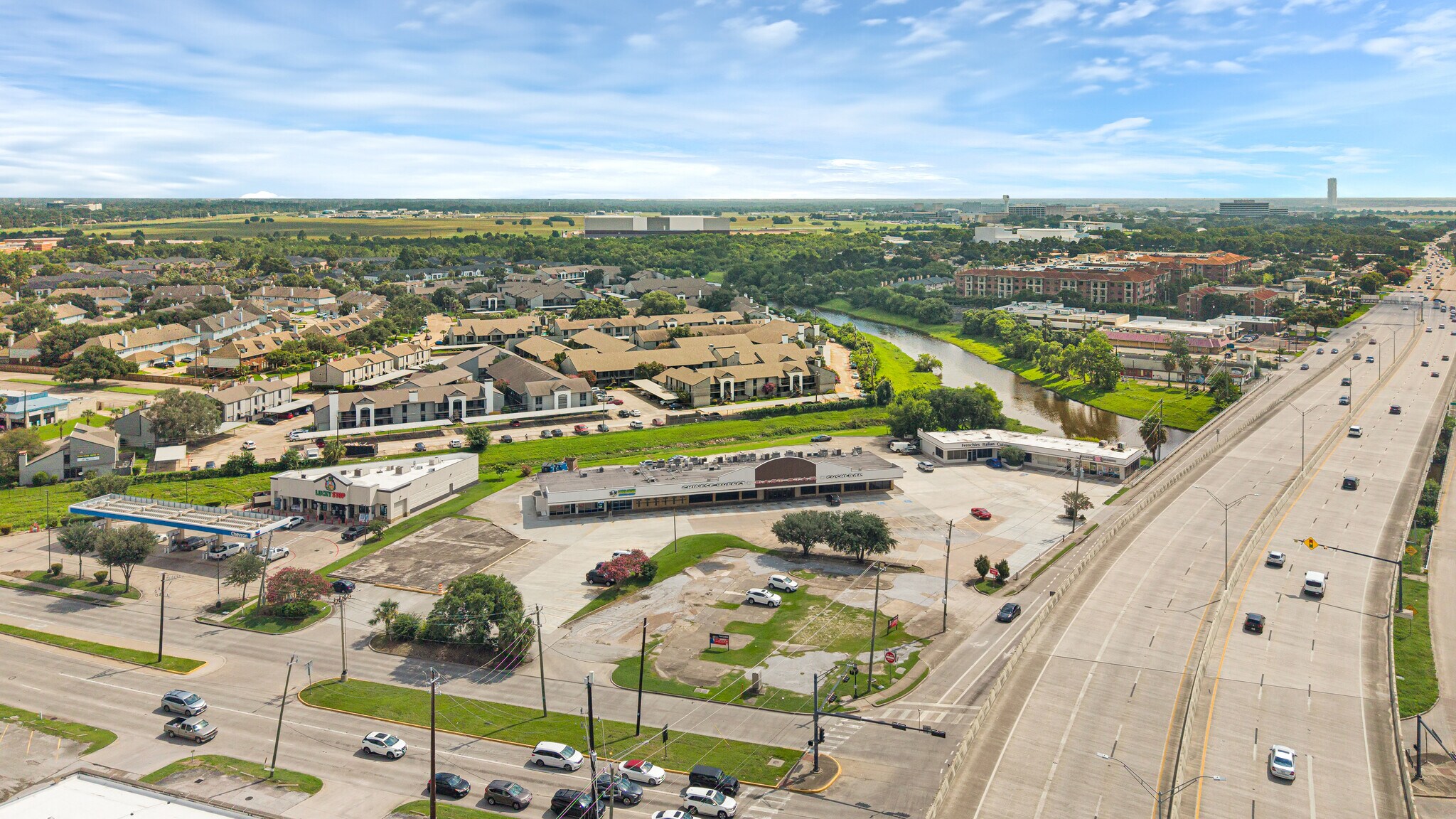 1009 NASA Road 1, Webster, TX à louer Photo principale– Image 1 sur 13