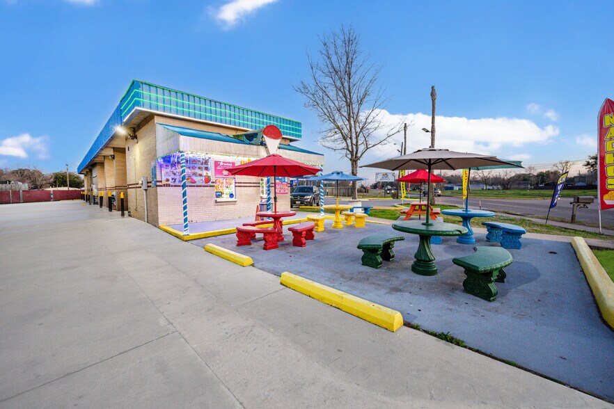 2627 Allen Genoa Rd, Pasadena, TX à vendre - Photo de l’immeuble – Image 2 sur 28