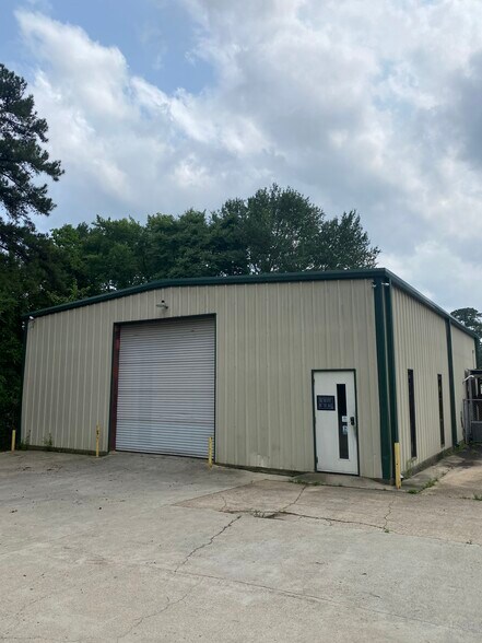 2815 Montgomery Rd, Huntsville, TX à vendre - Photo de l’immeuble – Image 3 sur 7