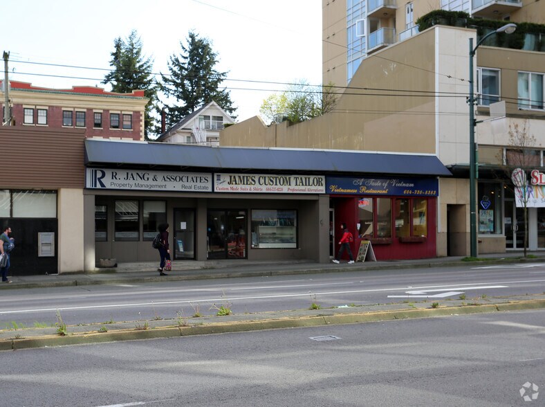 1010-1016 W Broadway, Vancouver, BC à louer - Photo principale – Image 1 sur 2