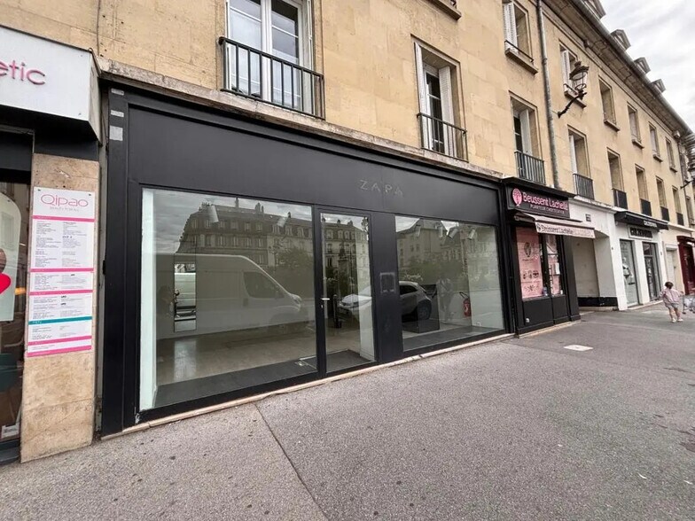 Local commercial dans Compiègne à louer - Photo de l’immeuble – Image 1 sur 8