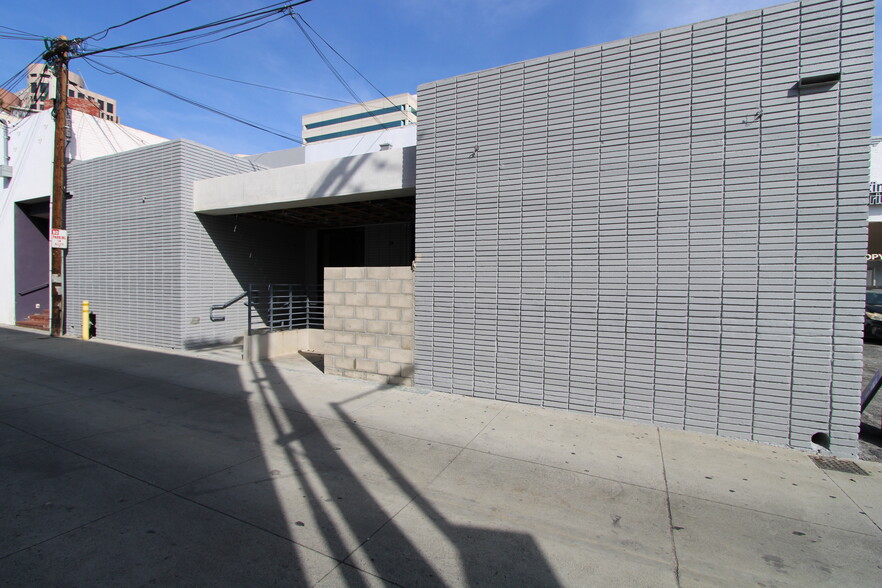 325-327 N Brand Blvd, Glendale, CA à louer - Photo de l’immeuble – Image 3 sur 4