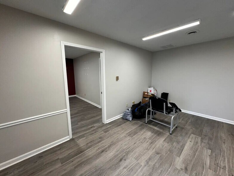 2031 Midland Trl, Shelbyville, KY à louer - Photo de l’immeuble – Image 3 sur 4