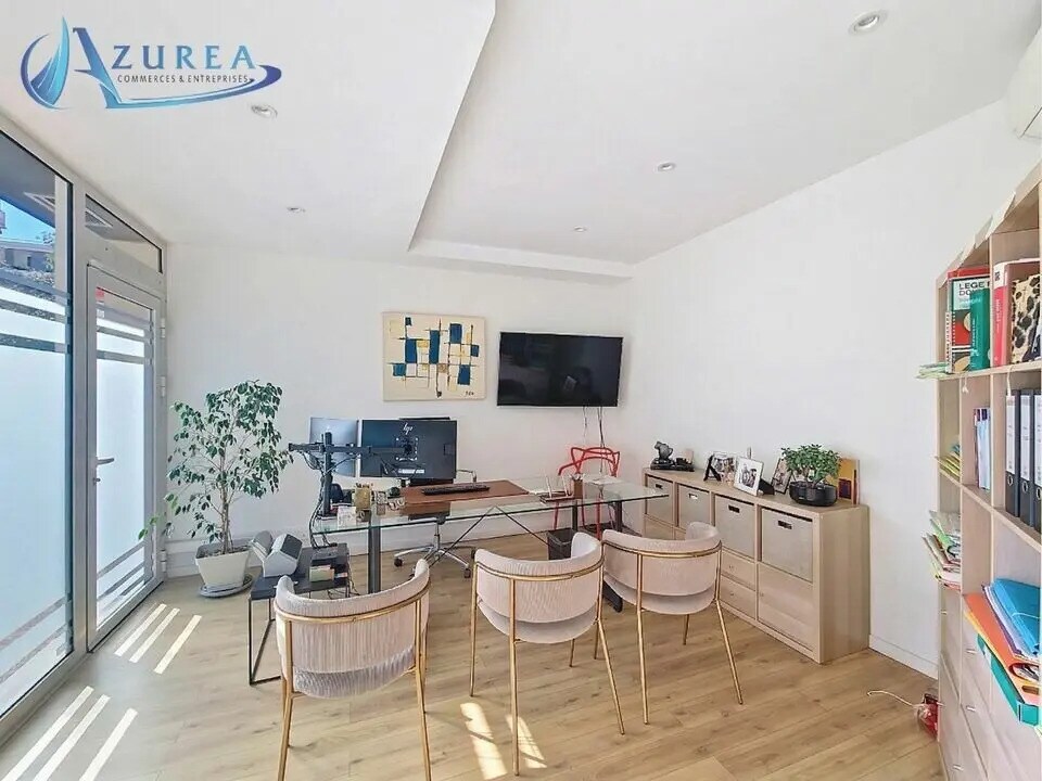 Local commercial dans Saint-Laurent-du-Var à louer Photo intérieure– Image 1 sur 12