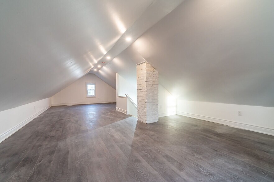 910 Burlington St E, Hamilton, ON à vendre - Photo de l’immeuble – Image 3 sur 24
